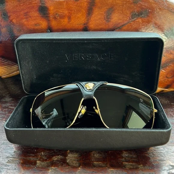 Versace Black and Gold Men's Sunglasses - Picture 13 of 14